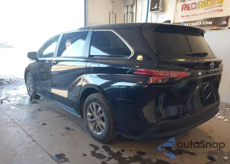 2021 Toyota Sienna Le z USA, uszkodzony, nr VIN 5TDKRKEC7MS003171